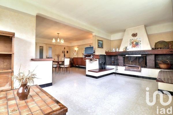 Maison traditionnelle 10 pièces de 396 m² à Torcy (77200)