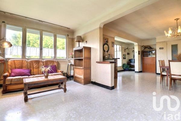 Maison traditionnelle 10 pièces de 396 m² à Torcy (77200)