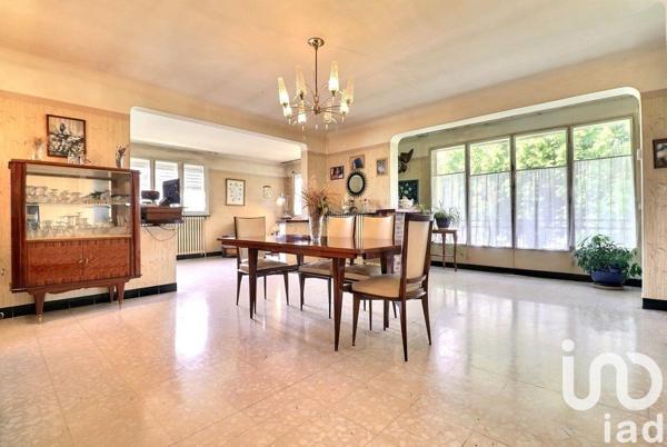 Maison traditionnelle 10 pièces de 396 m² à Torcy (77200)