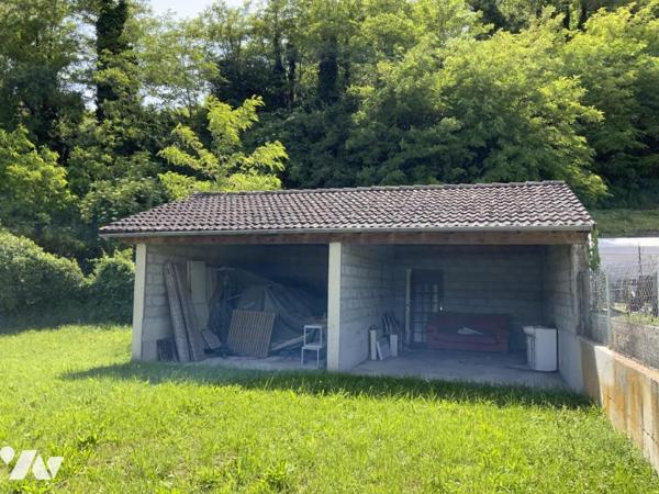 Terrain constructible avec maison à  démolir