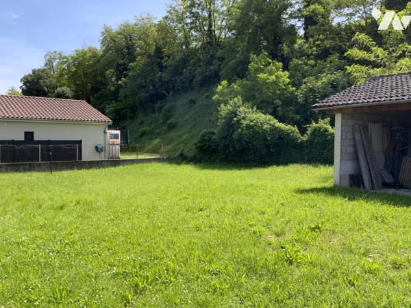 Terrain constructible avec maison à  démolir