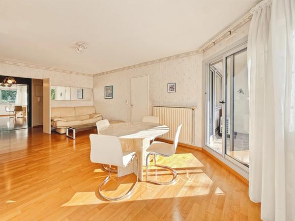 T4 lumineux 81 m² avec balcon et box – Tram Émile Counord – Secteur Chartrons