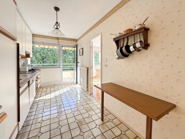 T4 lumineux 81 m² avec balcon et box – Tram Émile Counord – Secteur Chartrons