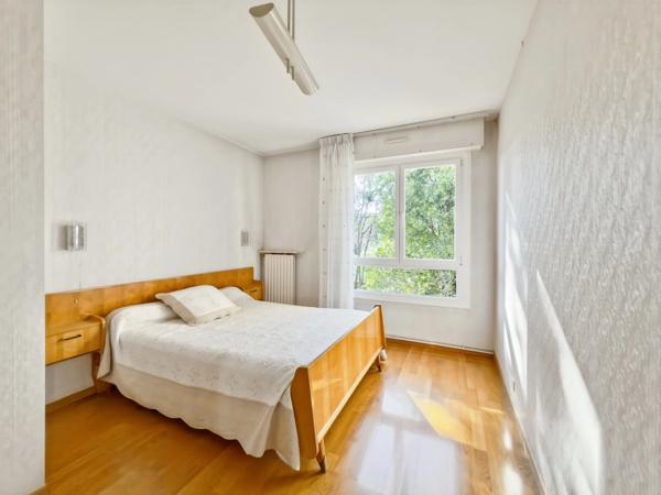 T4 lumineux 81 m² avec balcon et box – Tram Émile Counord – Secteur Chartrons