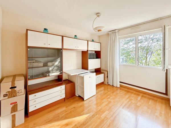 T4 lumineux 81 m² avec balcon et box – Tram Émile Counord – Secteur Chartrons