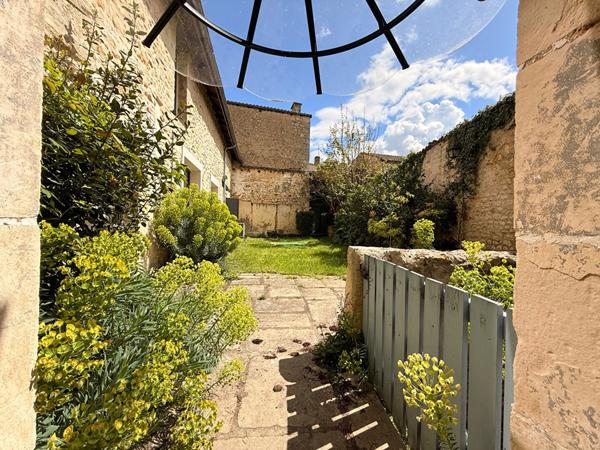 Maison 9 pièces  216 m²