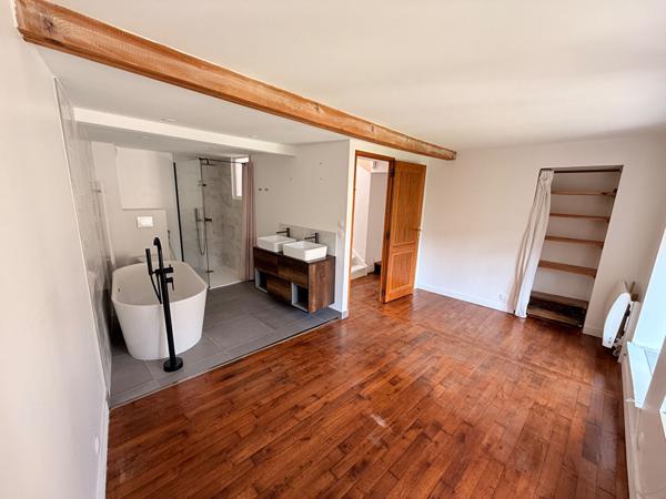 Maison 9 pièces  216 m²