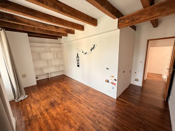 Maison 9 pièces  216 m²