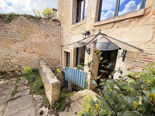 Maison 9 pièces  216 m²