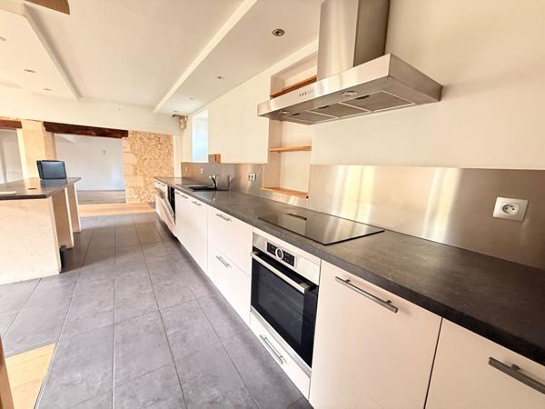 Maison 9 pièces  216 m²