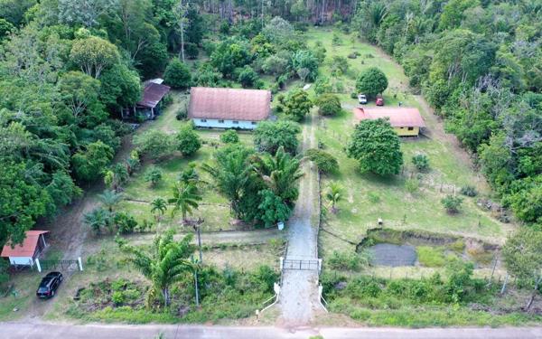 Maison à vendre    6 pièces •  Mana