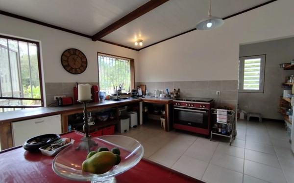 Maison à vendre    6 pièces •  Mana