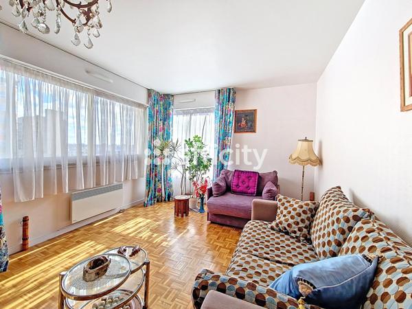 Appartement
         2 pièces
        - 55 m² 349 000 € *