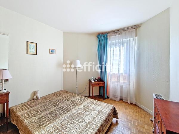 Appartement
         2 pièces
        - 55 m² 349 000 € *