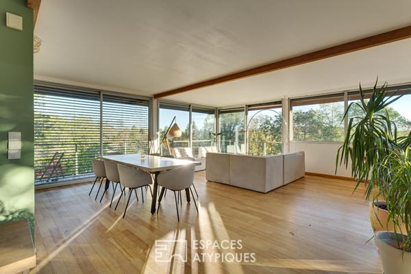 Maison organique avec terrasse suspendue aux abords du centre