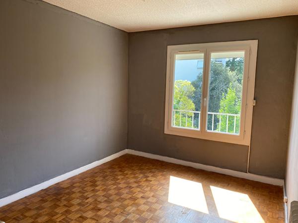 Appartement T3 avec balcon et cave - Billère (64140)