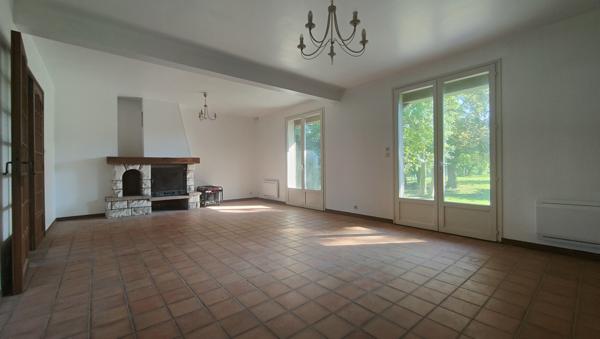 TRES BELLE MAISON DE MAITRE RENOVEE AVEC SOUS TOTAL DE 160 M² HAB SUR 2000 M² DE TERRAIN CLOS AU CALME Gisors (27140)