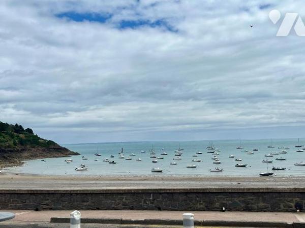 CANCALE - PORT-MER - A 100m de la plage
Maison rénovée en 2022 comprenant :
RDC : Pièce de vi...