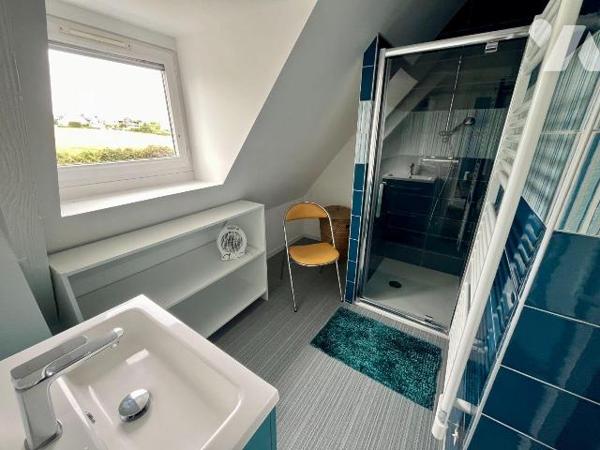 CANCALE - PORT-MER - A 100m de la plage
Maison rénovée en 2022 comprenant :
RDC : Pièce de vi...