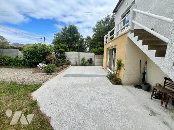 CANCALE - PORT-MER - A 100m de la plage
Maison rénovée en 2022 comprenant :
RDC : Pièce de vi...