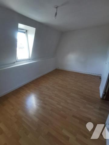 Bel immeuble de rapport composé d'un rez-de-chaussée professionnel et de trois appartements