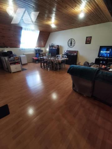 Bel immeuble de rapport composé d'un rez-de-chaussée professionnel et de trois appartements