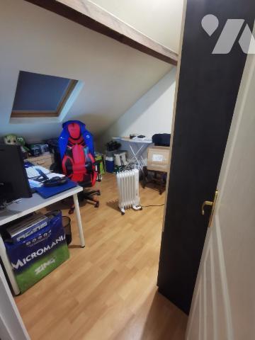 Bel immeuble de rapport composé d'un rez-de-chaussée professionnel et de trois appartements