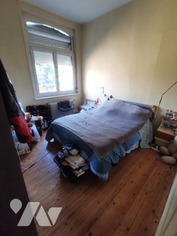 Bel immeuble de rapport composé d'un rez-de-chaussée professionnel et de trois appartements