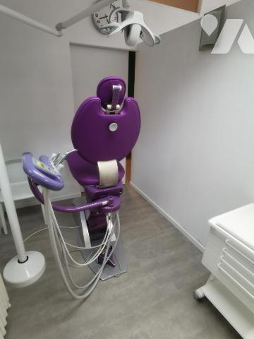 Bel immeuble de rapport composé d'un rez-de-chaussée professionnel et de trois appartements