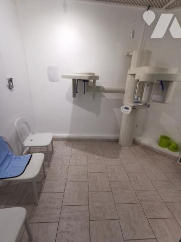 Bel immeuble de rapport composé d'un rez-de-chaussée professionnel et de trois appartements