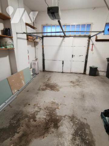 Bel immeuble de rapport composé d'un rez-de-chaussée professionnel et de trois appartements