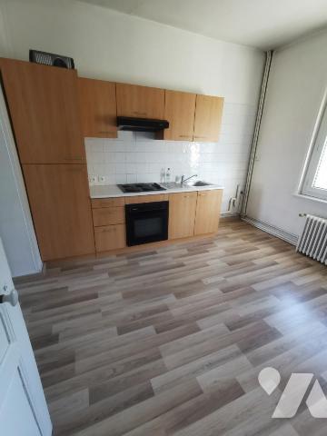 Bel immeuble de rapport composé d'un rez-de-chaussée professionnel et de trois appartements