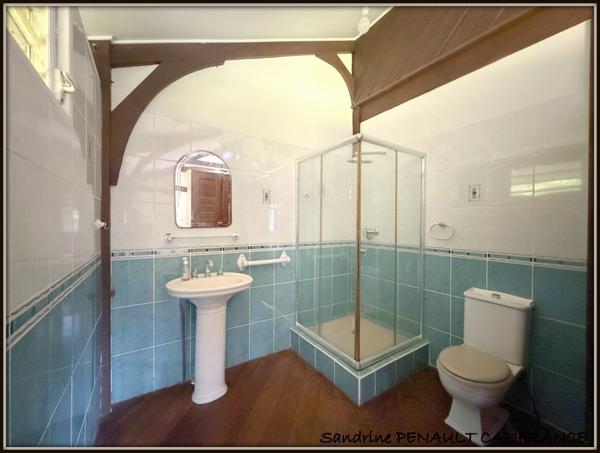 A VENDRE A MONTSINERY TONNEGRANDE UNE MAGNIFIQUE PROPRIETE T6 DE 268 m² - TERRAIN 1 HECTARE - AU PRIX DE 392 000 €.