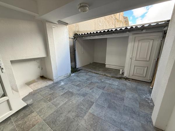 APPARTEMENT AVEC TERRASSE A CARCASSONNE