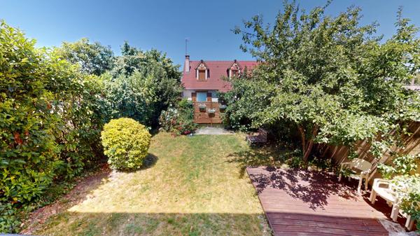 MAISON BOURGES 45PIÈCES 130 M²
