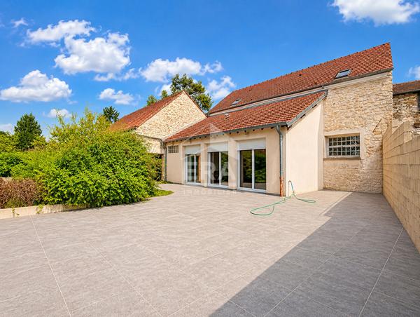 LUZARCHES HYPER-CENTRE ? VOLUMES, CHARME ET CALME
