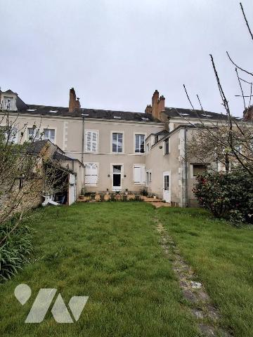 A VENDRE LA FLECHE Maison de ville avec un garage, 234m².