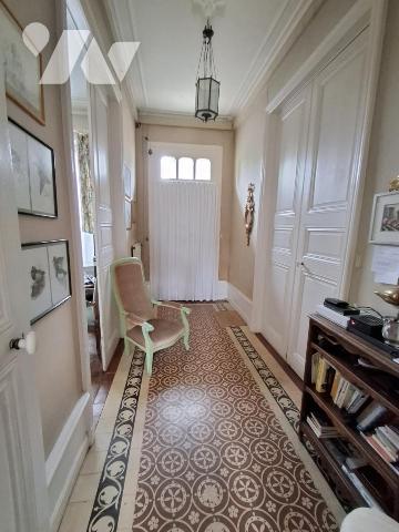 A VENDRE LA FLECHE Maison de ville avec un garage, 234m².