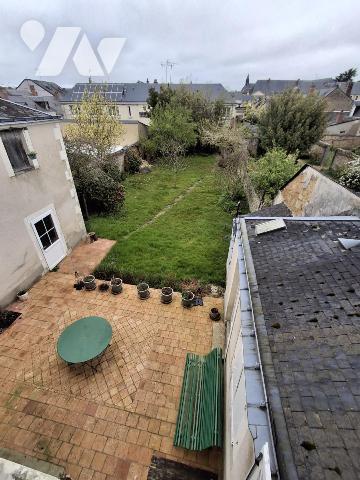A VENDRE LA FLECHE Maison de ville avec un garage, 234m².