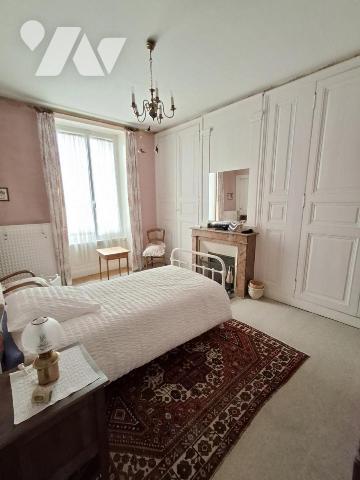 A VENDRE LA FLECHE Maison de ville avec un garage, 234m².