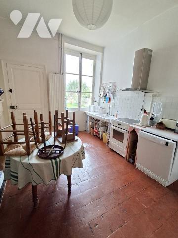 A VENDRE LA FLECHE Maison de ville avec un garage, 234m².