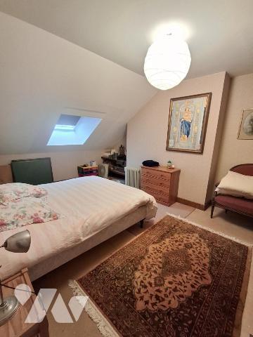 A VENDRE LA FLECHE Maison de ville avec un garage, 234m².