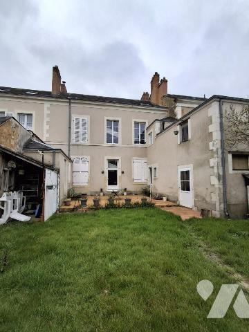 A VENDRE LA FLECHE Maison de ville avec un garage, 234m².