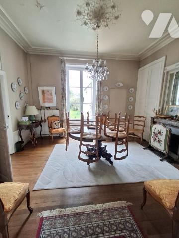 A VENDRE LA FLECHE Maison de ville avec un garage, 234m².