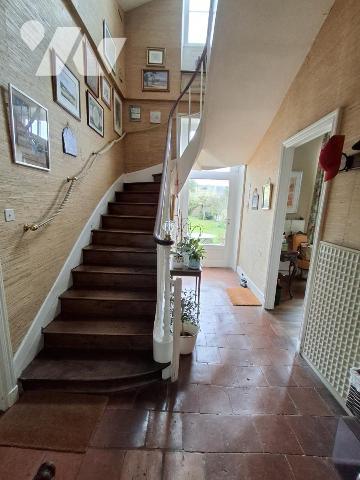 A VENDRE LA FLECHE Maison de ville avec un garage, 234m².