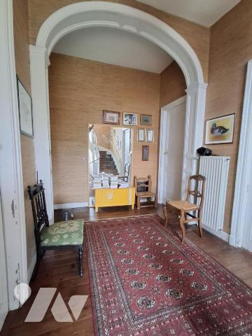 A VENDRE LA FLECHE Maison de ville avec un garage, 234m².