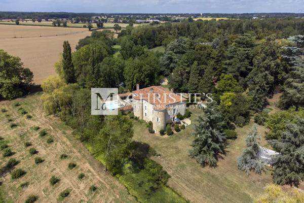 Deux-sévres – Magnifique château à vendre