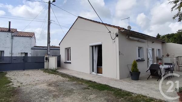 Maison à vendre  4 pièces - 56 m 2   SAINTES  - 17