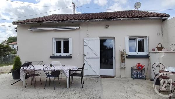 Maison à vendre  4 pièces - 56 m 2   SAINTES  - 17