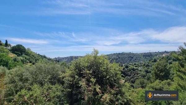 Vente                                                      Appartement
                        
                     3 pièces                      63 m2                     à Nice